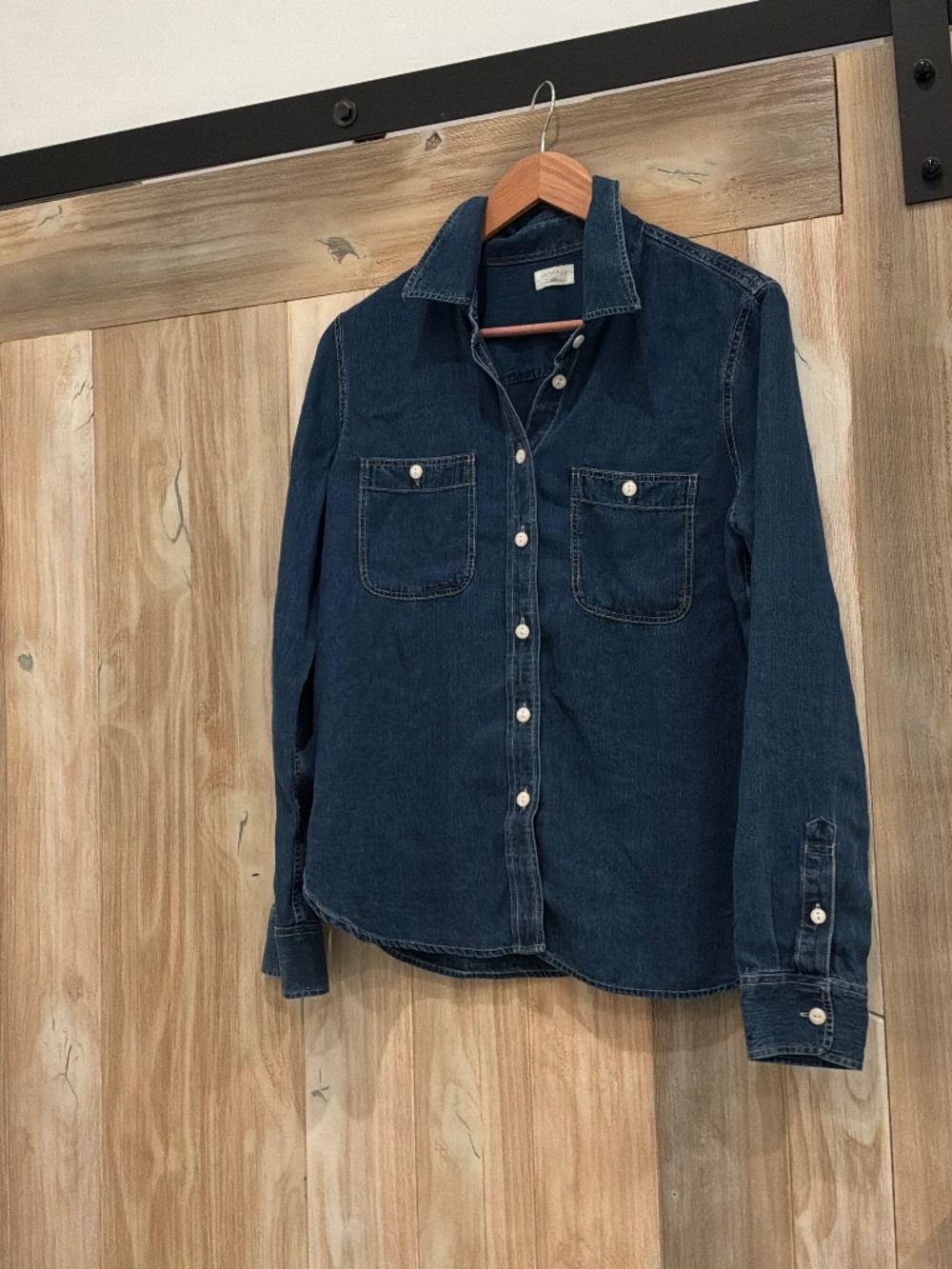Faherty dark denim button up, medium, Worn Once